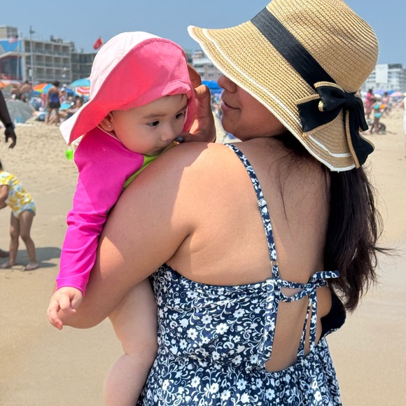 Meet your Posher, Cesia - Picture 1 of 4